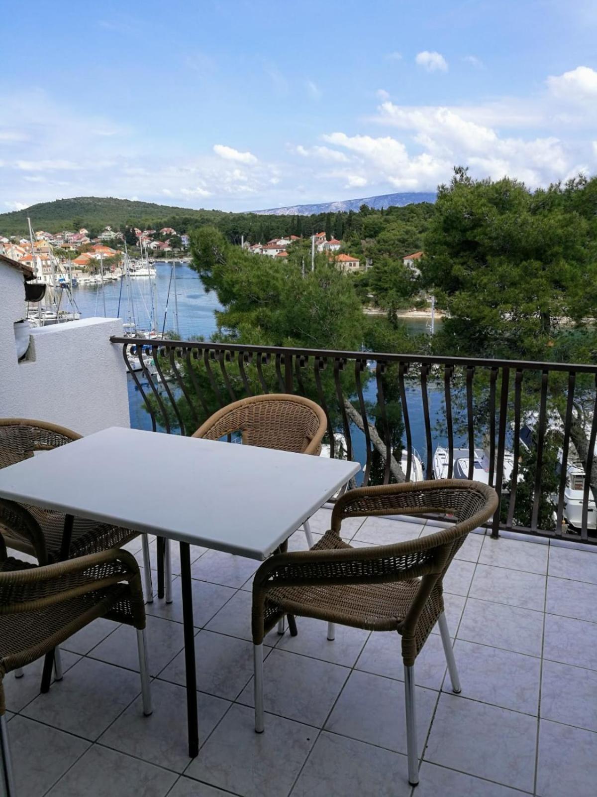Ivanka Apartments Vrboska Exteriör bild