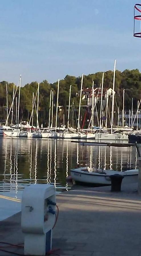 Ivanka Apartments Vrboska Exteriör bild