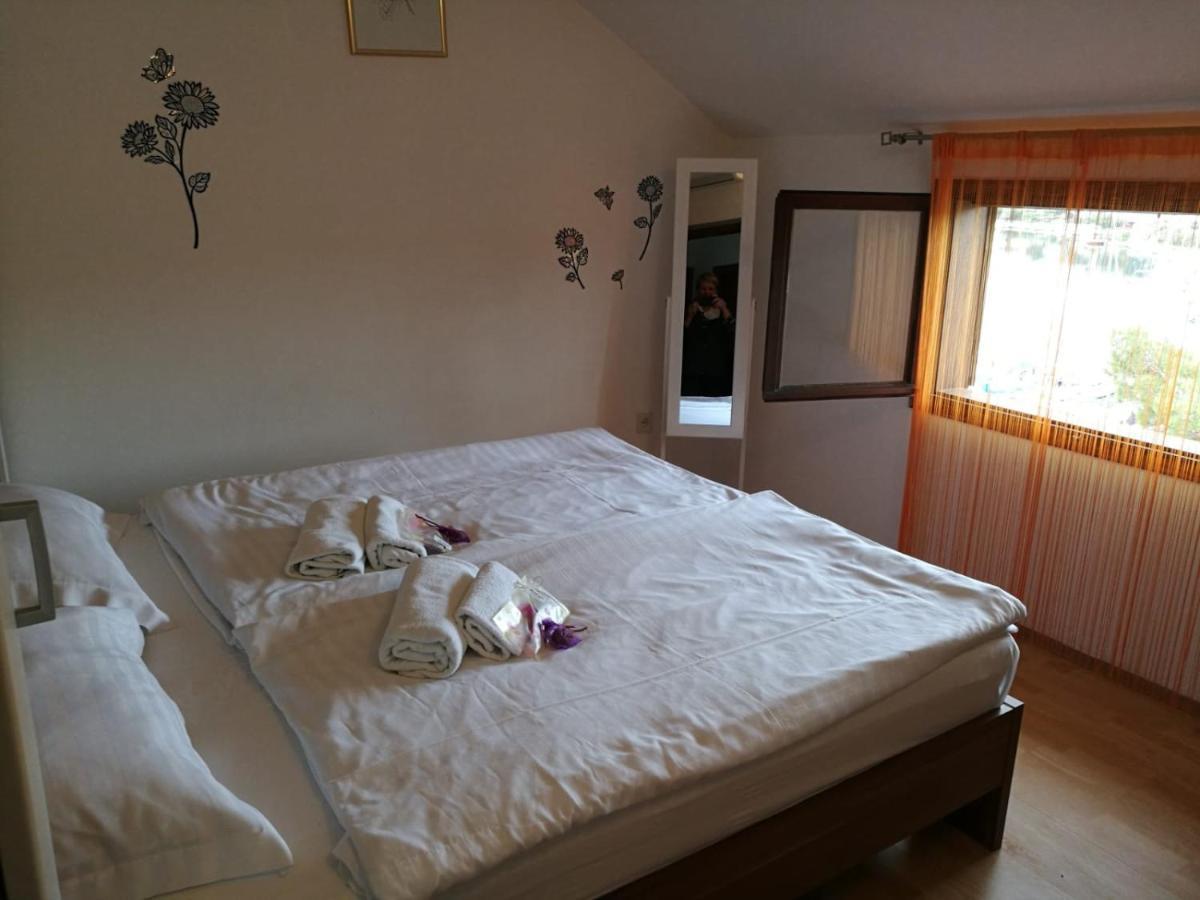 Ivanka Apartments Vrboska Exteriör bild