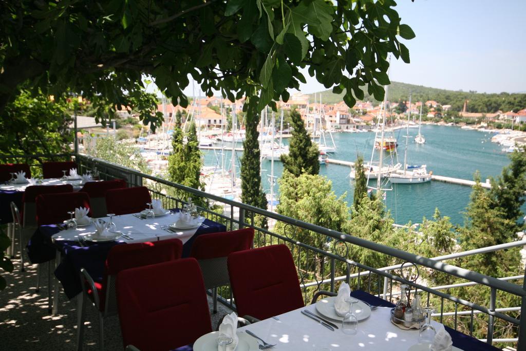 Ivanka Apartments Vrboska Rum bild