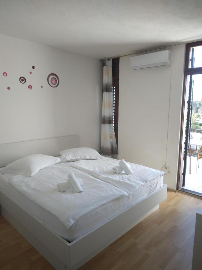 Ivanka Apartments Vrboska Rum bild