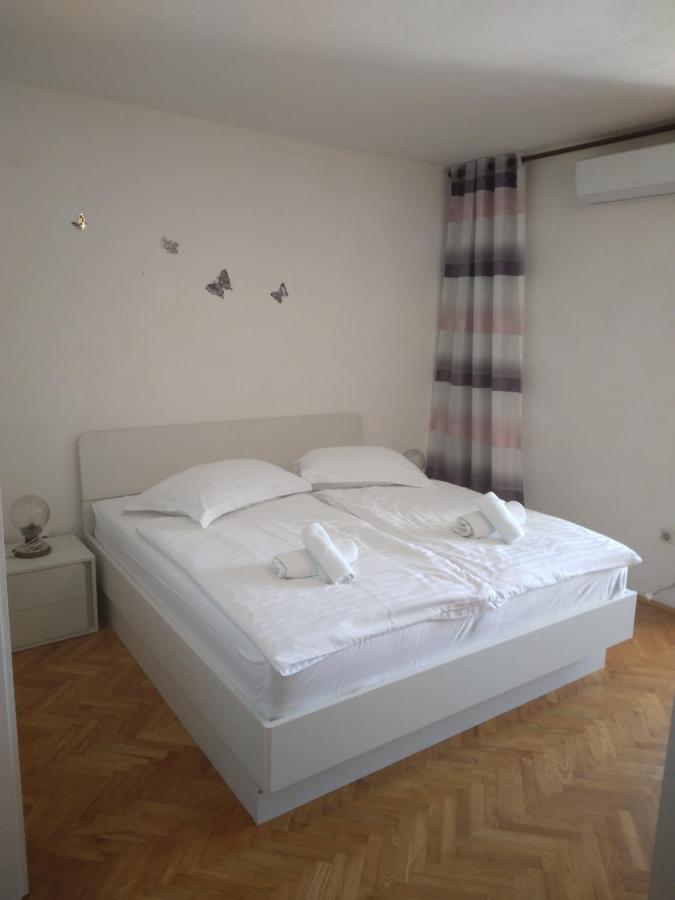 Ivanka Apartments Vrboska Exteriör bild