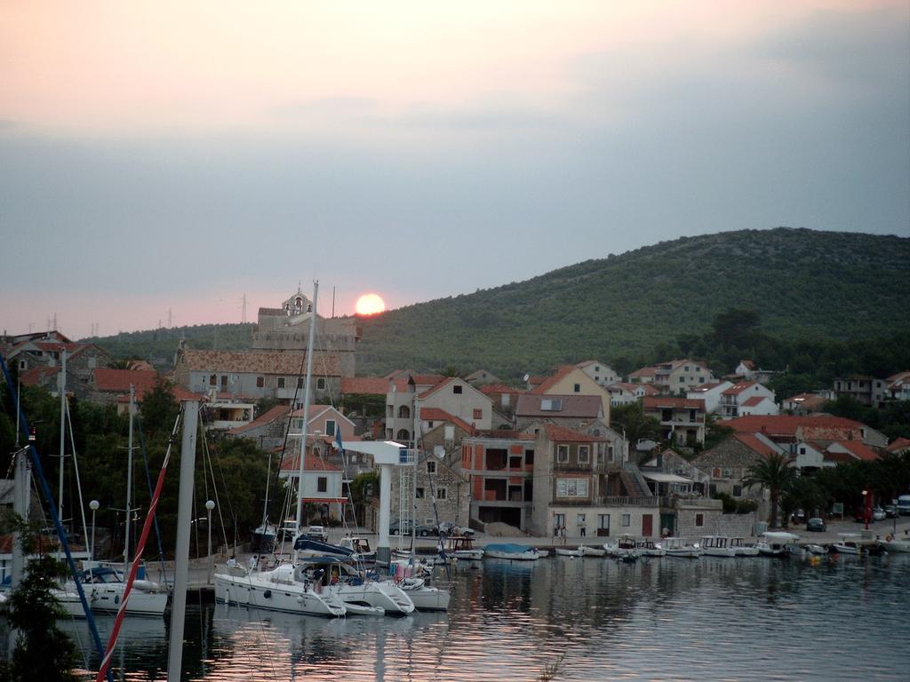 Ivanka Apartments Vrboska Rum bild